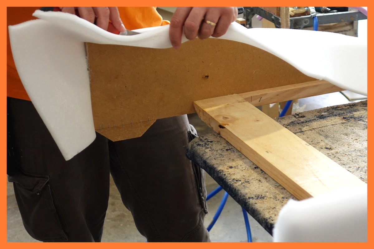 Espuma que cubre la estructura del sofá